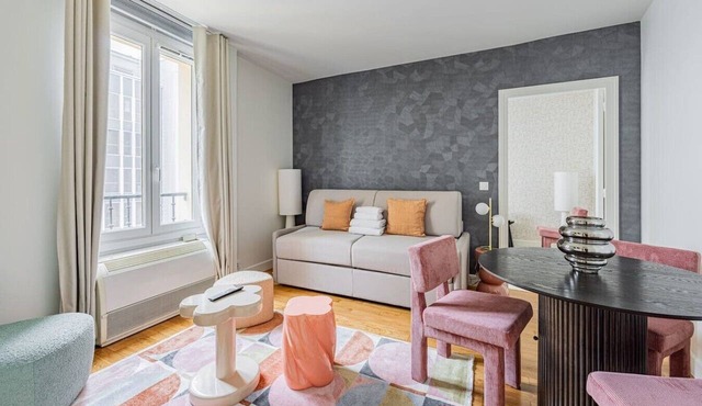 2. 1-Bedroom Apartment - Arc de Triomphe - Champs-Élysées