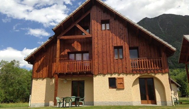 2/4-person apartment in a ground-floor chalet + Terrace + Swimming pool