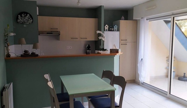 2/4-person apartment in BINIC, south-facing terrace, 200 m from the beach and port