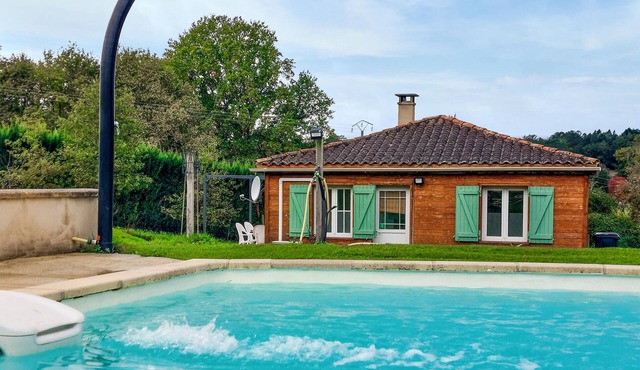 2 bedroom gorgeous home in Eyraud-Crempse-Maurens