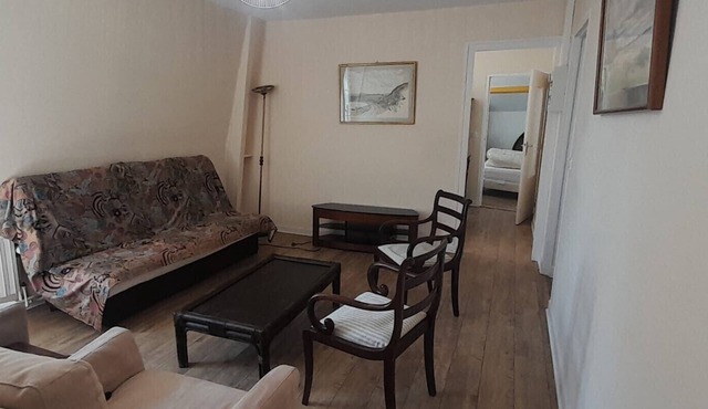 2 bedroom apartment with terrace- Wifi in the heart of Levroux