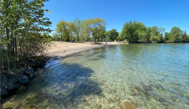2 Bedroom Cabin Across Lake Simcoe in Innisfil