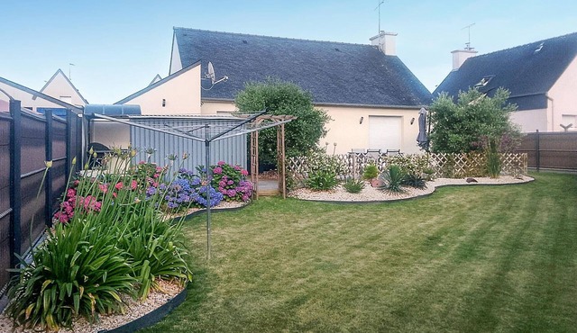 2 bedroom awesome home in Binic-Etables-sur-Mer