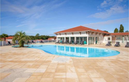 2 Bedroom Nice Apartment In Cassen