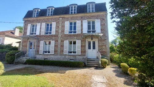 2 Chambres dans maison bourgeoise avec piscine, proche Disney et Roissy