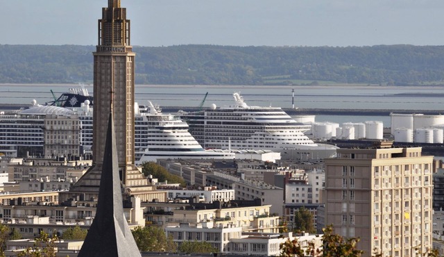 2 minutes from Le Havre beach.