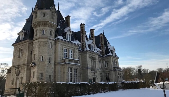 225m2 Duplex Flat in a chateau near Paris + pool