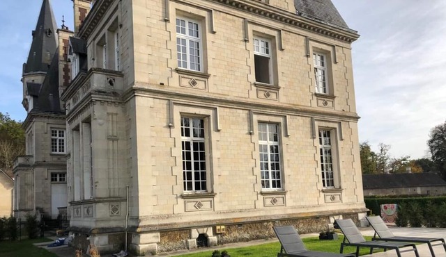 225m2 duplex flat in a chateau near Paris + pool