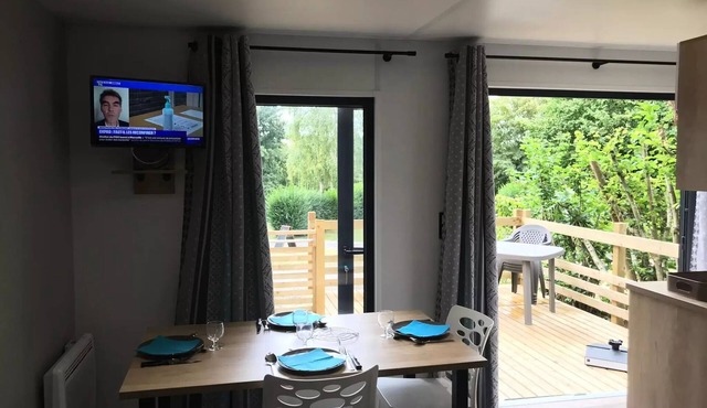 3-bedroom mobile home with private spa: your own little oasis of relaxation in the countryside. Sleeps 6