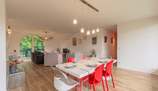 3 bedroom apartment w/private parking and terrace