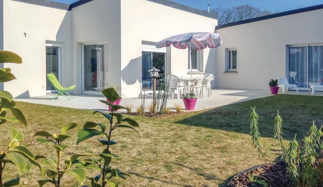 3 bedroom awesome home in Matignon