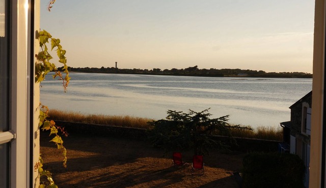 3-room apartment on the 1st floor of the Maison les Courlis, on the edge of Portbail Harbor