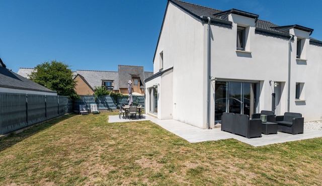 3-Star Holiday Home in Plouharnel with Private Terrace, Garden, and Wi-Fi