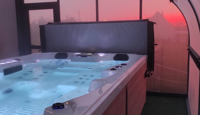 3-star house with private jacuzzi available 24/24