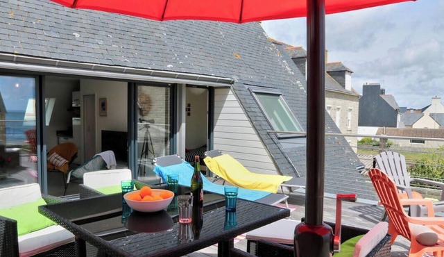 30 m2 terrace with sea view, 40 m from the beach and 300 m from shops