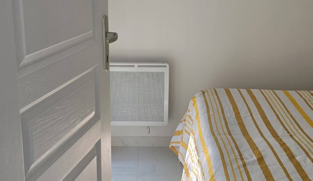 30 minutes from Disneyland Paris, garden-level accommodation (gated property).