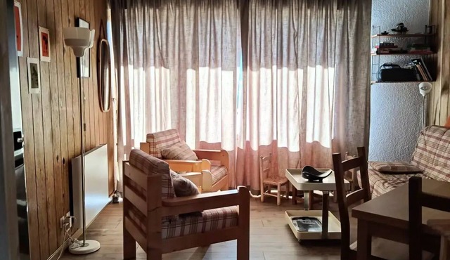 38-square-meter studio apartment for 5–6 people