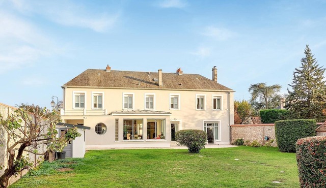 4 bedroom accommodation in Étréchy