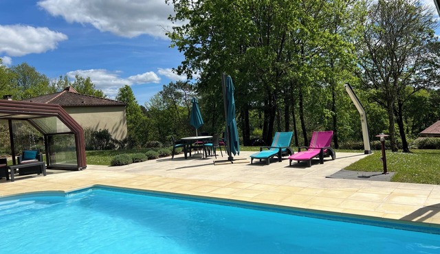 4* Gite Apartment with suberb heated pool & fantastic views of the Lot valley