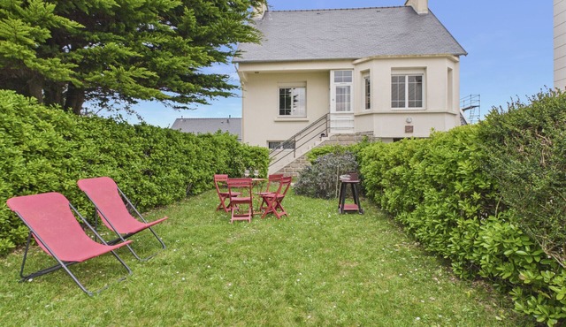 450m from the beach, suitable for 2 adults/2 child