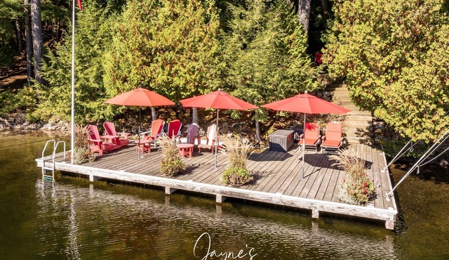 5 bed 5 bath cottage on Lake Rosseau in Parry Sound Mid-Shore (Bala)