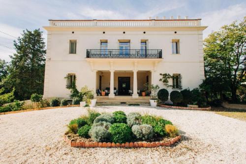 5 Bed Villa - Sleeps 10 - Pets - Pool - Parking