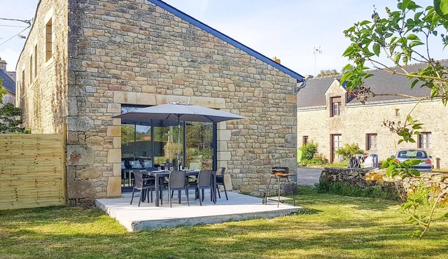 5 bedroom lovely home in Erdeven