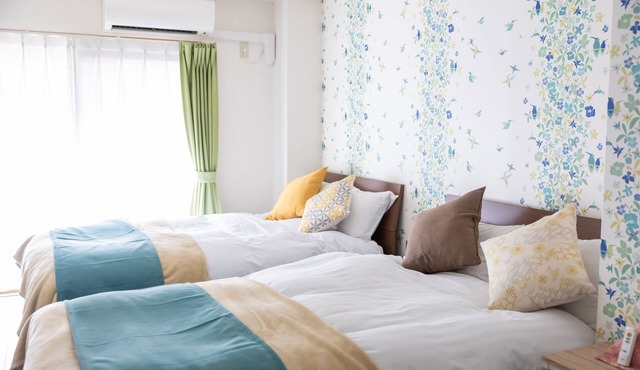 5-minute walk from Nihonbashi Station/5-minute walk from Kuromon Ichiba and Dotonbori/24-hour supermarket and convenience store/Near Namba and Shinsaibashi/Luggage storage available in front of the building/Families are welcome/Fixed Wi-Fi ava in Osaka City