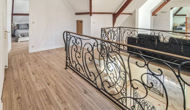 6 bedroom accommodation in Lamorlaye