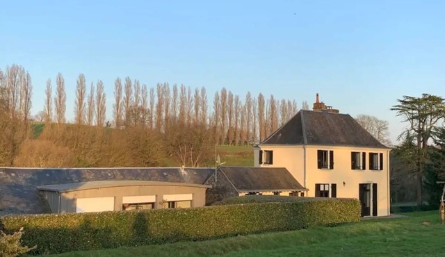 6 people/quiet house swimming pool/10mn circuit 24h