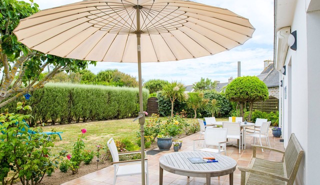 600m from the beach, family house for 9