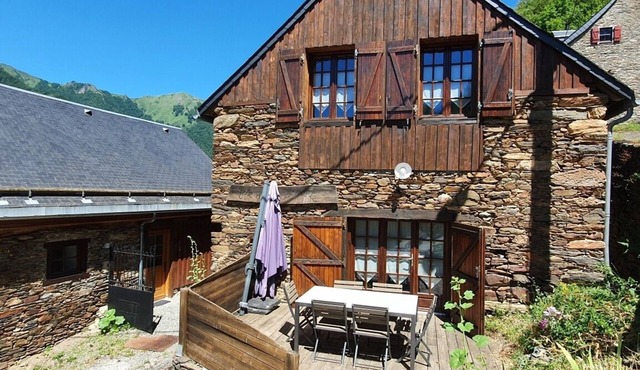 8 kilometers from Luchon - Gîte de la Boulotte, 3 Epis with swimming pool
