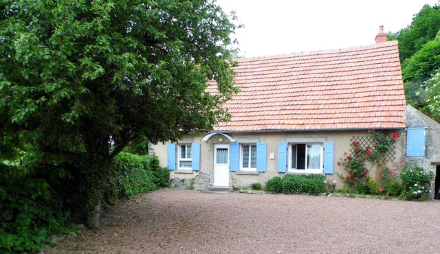 900m from the ponds of Baye and Vaux, comfortable house in centennial park