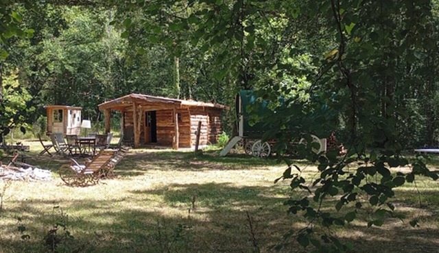 A 4-trailer camp