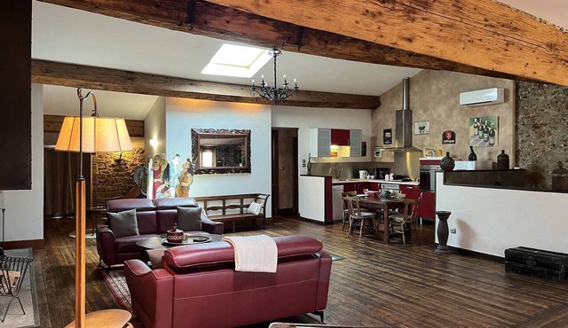 A charming, off-the-beaten-path spot in the heart of Roussillon 2PR17