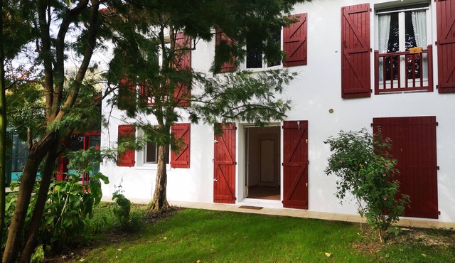 A haven of peace in the city, close to all amenities.