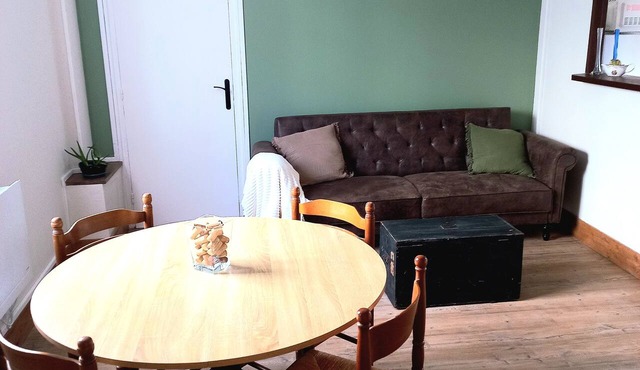 A peaceful and cozy apartment right in the heart of downtown, within easy walking distance of everything