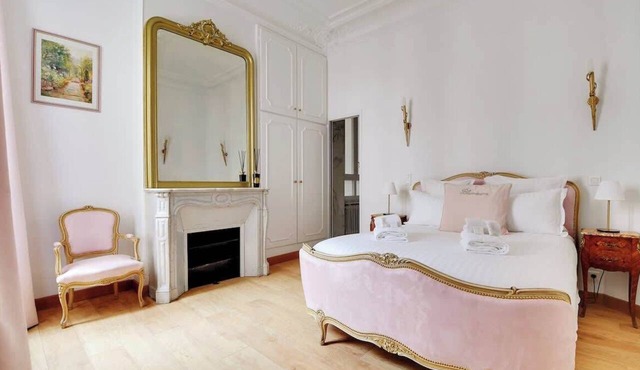 A Refined 3-Br/3BA with Balcony in République