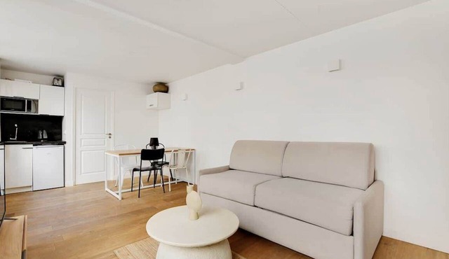 A Stunning 1-BR Apartment close to the Louvre
