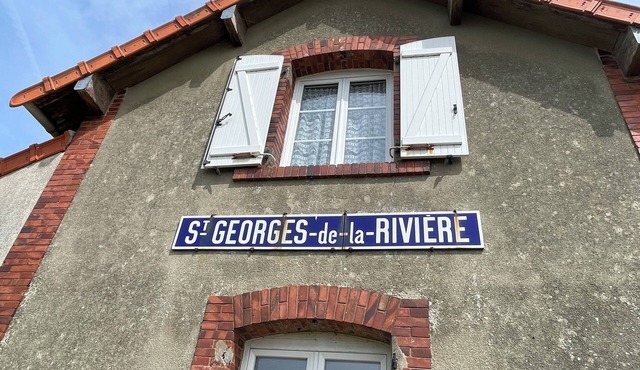 A unique stay in an old railway station, in the heart of the Cotentin sea & countryside.