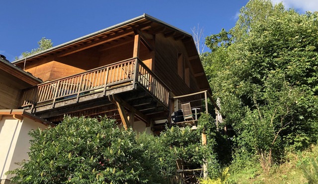 Absolutely quiet house with town center amenities
