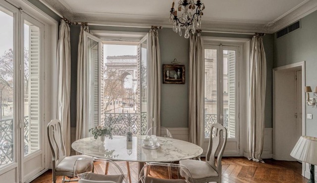 AC 3bds Apt with arc de triomphe view & terrace