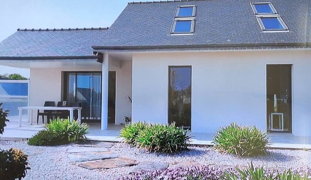 Accessible Comfort Home with Garden, Peaceful, 20 min from Beaches