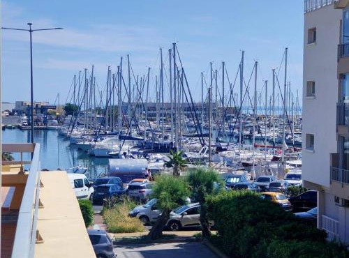Agréable Appartement 3 Pièces avec Terrasse et Parking à Canet-Port - FR-1-696-114