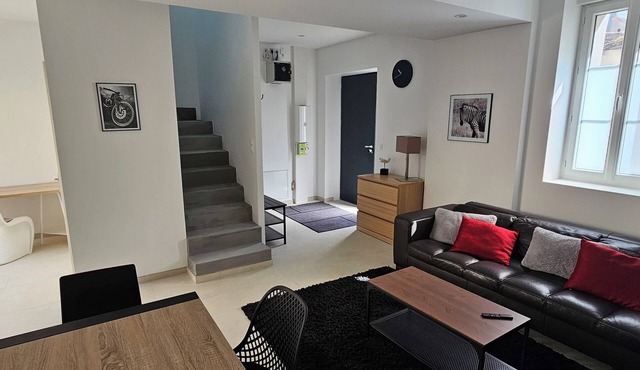 Air-conditioned house in the center of town on a quiet street close to all amenities.