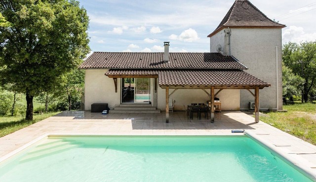 Air-conditioned villa with heated pool