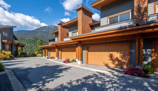 Alta Lake home with AC & outdoor fireplace in Whistler