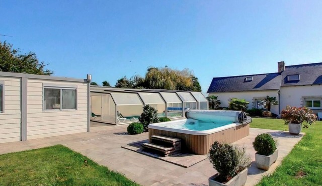 Amazing home in Jugon-les-Lacs
