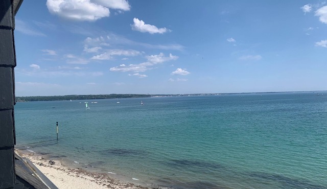 Apartment 180° sea view direct beach access
