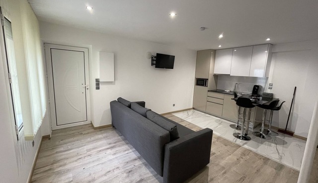 APARTMENT 9 - T2 ground floor, quiet, sleeps 1 to 4